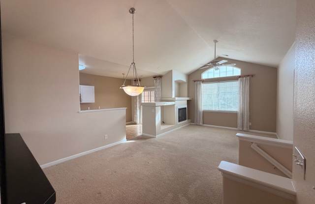 Stunning Condo with Pool View and Luxurious Upgrades Gallery 4