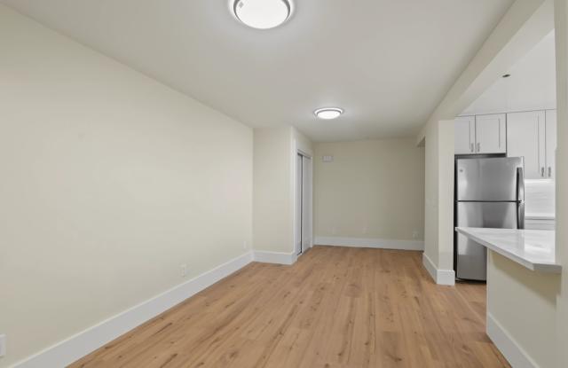 FULLY REMODELED 1/1. In Unit W/D! Dishwasher! Plentiful Closet Space Gallery 4