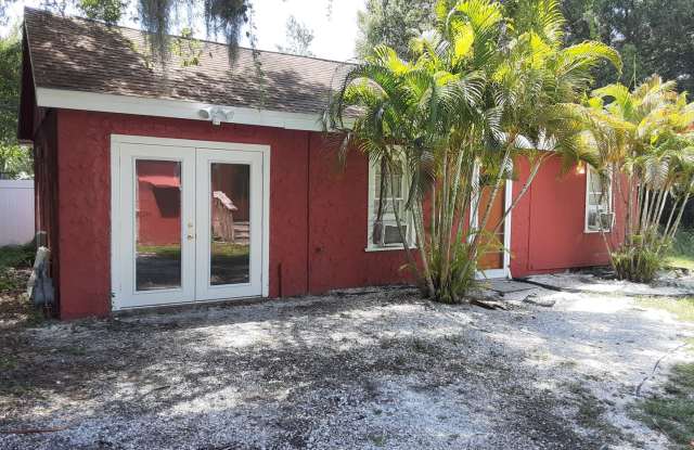 Just leased-Annual unfurnished 2/1 SFH with newer kitchen/bathroom near Ringling College photos photos