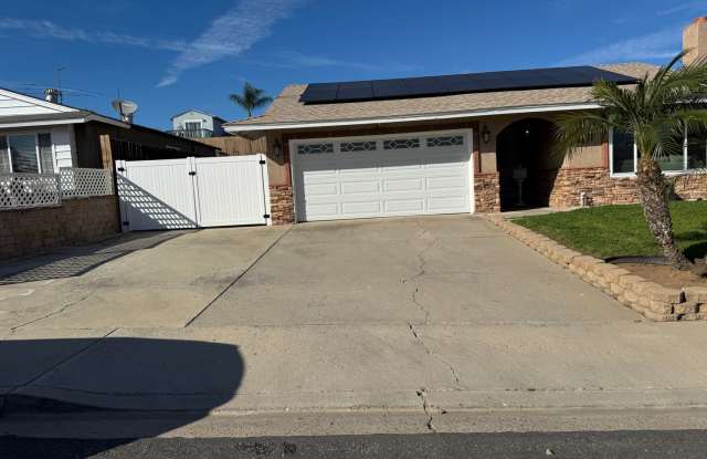 Spacious 3 Bedroom 2 Bath with a Den and Fireplace! photos photos