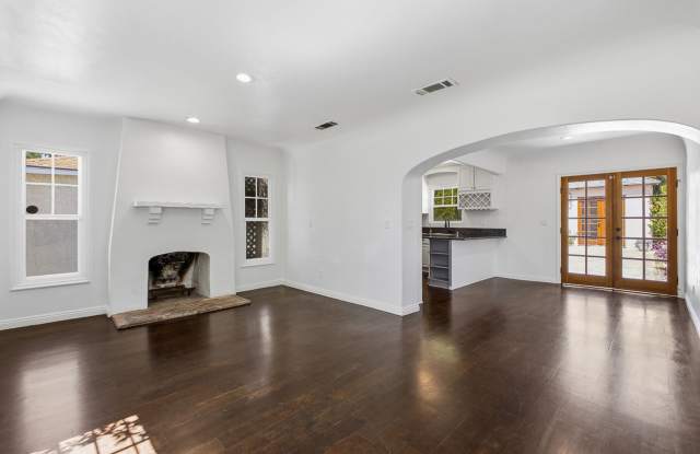 Bright & Beautiful Altadena Home with Private Yard & Bonus Unit Gallery 3