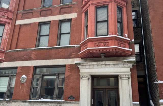 1049 W Altgeld Street - 1049 West Altgeld Street, Chicago, IL 60614