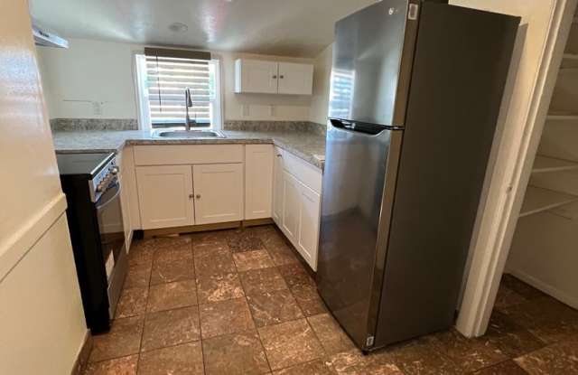 12935 SW Beaverdam Road ~ Super Convenient Location! Gallery 4