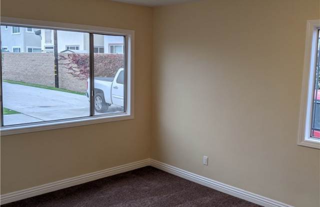 243 E 220 Gallery 3