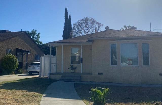 4943 Newcastle Avenue photos photos