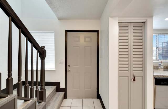6301 NEWTOWN Circle Gallery 3