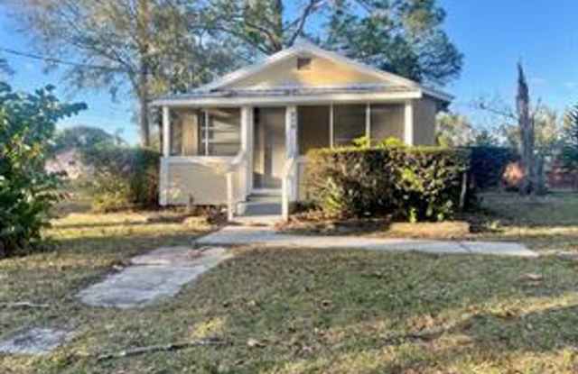 2 Bedroom / 1 Bath Bungalow in Sanford! photos photos
