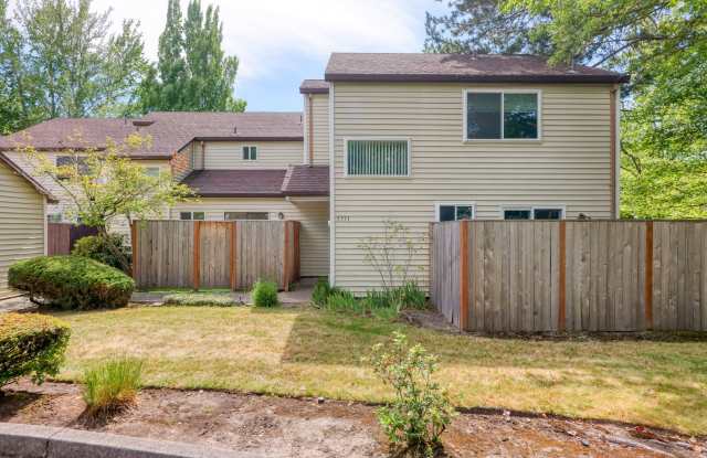 Beautiful 3-Bedroom Townhome in Cross Creek Village Gallery 4