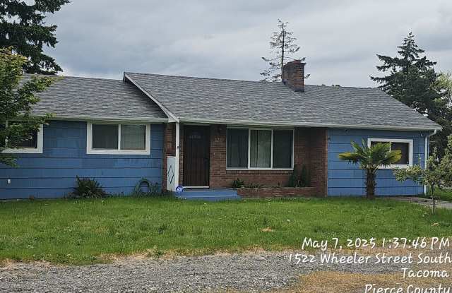 South Tacoma Rambler - 3 bedroom 1 bathroom plus Bonus room, Covered patio  Fenced yard. Available NOW!! photos photos