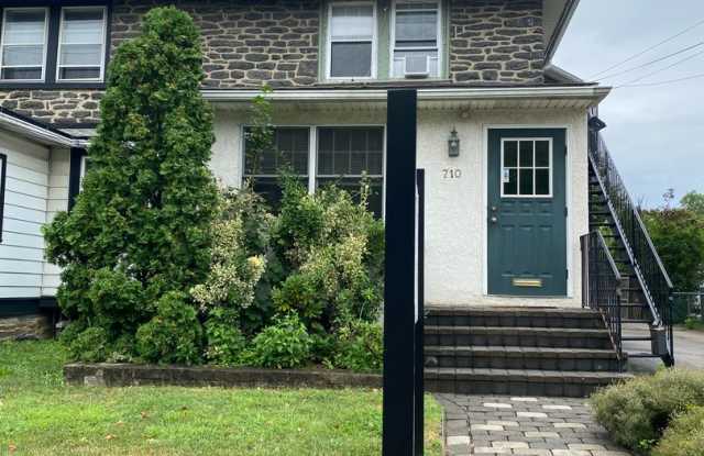 Gorgeous 3-Bedroom Apartment in Havertown! Available mid-September! Gallery 1