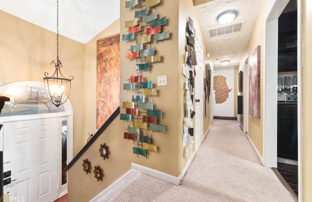 5977 Yellowood Ct Gallery 2