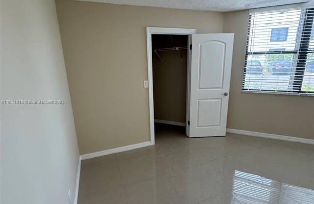 216 Lake Pointe Dr - 216 Lake Pointe Drive, Oakland Park, FL 33309