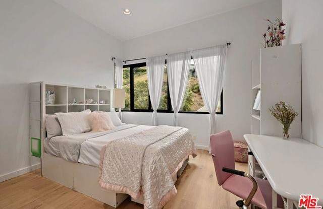 1406 1/2 North Kenter Avenue photos photos