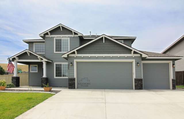 4 Bedroom, 2.5 Bath Home in Kennewick - 4380 South Anderson Place, Kennewick, WA 99337