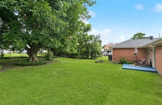 839 BEHRMAN Avenue Gallery 2
