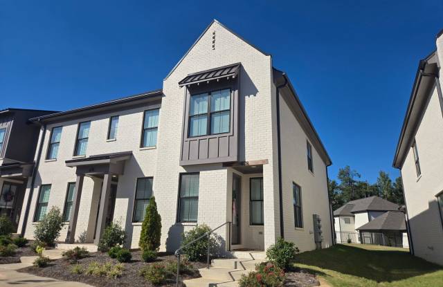 3BD/3.5BA - END UNIT @ THE RESERVE Gallery 1