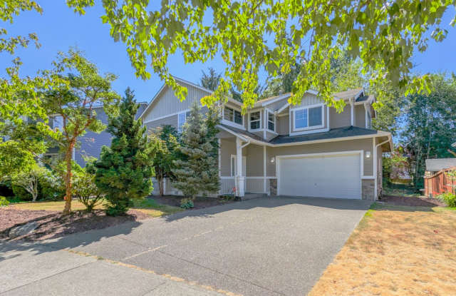 Move in ready 4 bed, 2.5 bath home W/ New Paint & Carpet! Gallery 3