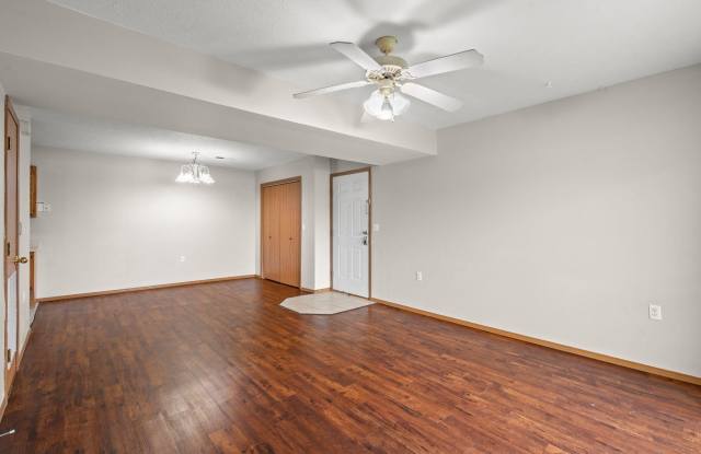 819 W Warren Avenue Gallery 4