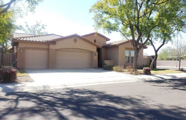 COMING SOON - LARGE RENOVATED HOME IN SHADOW RIDGE WITH LOVELY PRIVATE POOL!!! Gallery 4