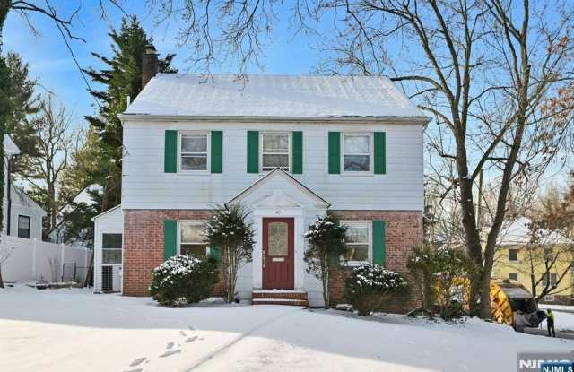 40 Clinton Avenue Gallery 1