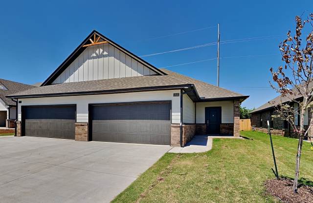 *SPECIAL*Luxury 3 Bedroom 2 Bathroom Duplex with 2 Car Garage in Piedmont Schools (Larger Primary Bedroom) (Neighborhood Park and Basketball Court) Gallery 3
