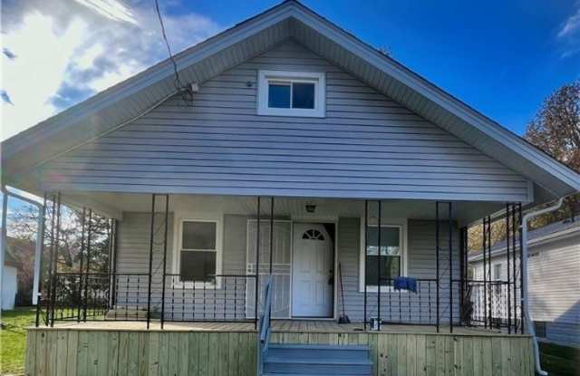 Quiet  Cozy Akron Home with Great Layout and Upgrades - 832 Merton Avenue, Akron, OH 44306