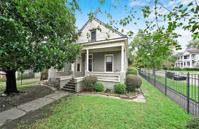 121 E 4th Street - 121 East 4th Street, Houston, TX 77007