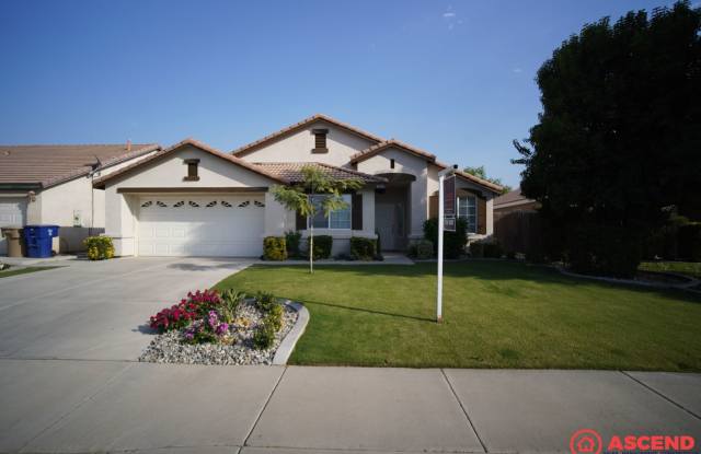 MOVE IN SPECIAL!!! $750 OFF FIRST MONTHS RENT!!! - 4606 Mesa Peak Way, Bakersfield, CA 93311