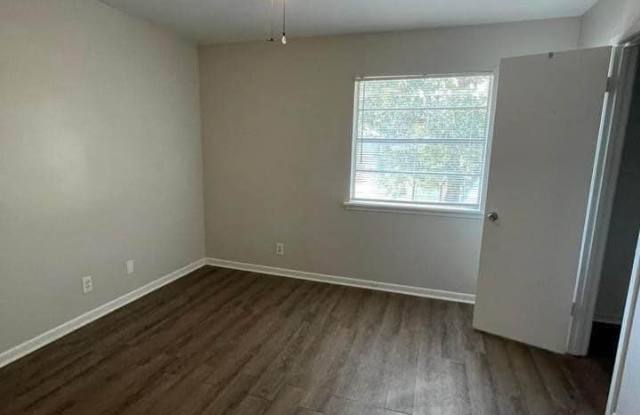 131 Regency Avenue - A photos photos