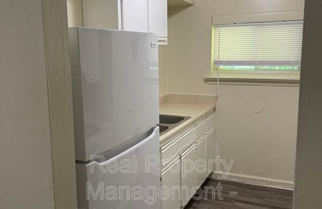 2004 Warren Ave - 2004 Warren Avenue, Hopewell, VA 23860