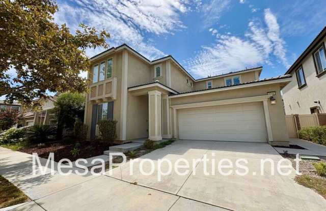 3244 E Yellowstone Drive Gallery 1