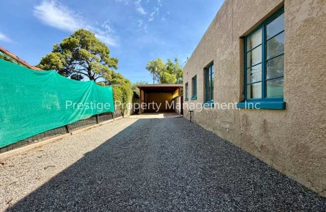 Spacious With Vintage Charm- 2/1 Centrally Located and Waiting For You! Gallery 4