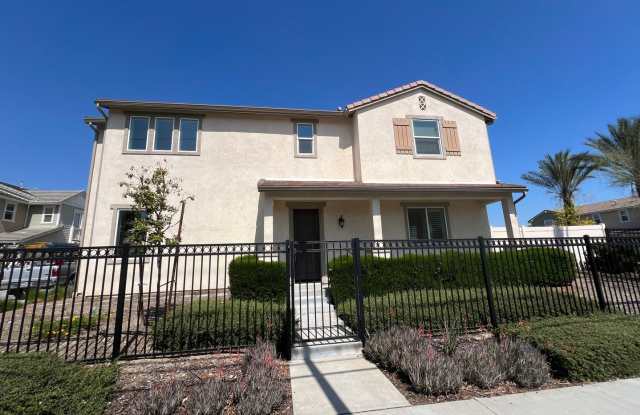3 bed, 2 1/2 bath home in Los Agaves Community! photos photos
