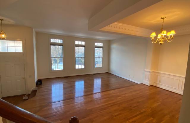 9604 LAGERSFIELD CIRCLE Gallery 3