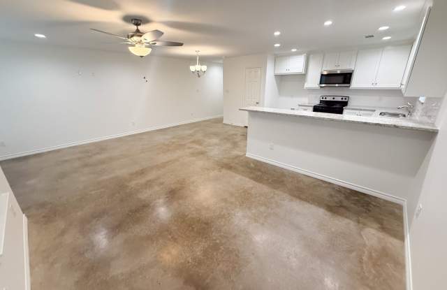 200 N Dallas Street Gallery 3