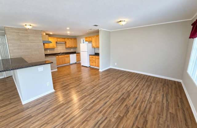1800 E Graves Ave Gallery 1