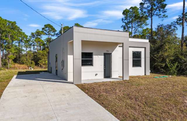 751 Clancy Street East photos photos