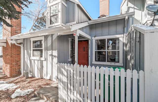 Two Story 3 bedroom +Loft townhome with a pool Gallery 1