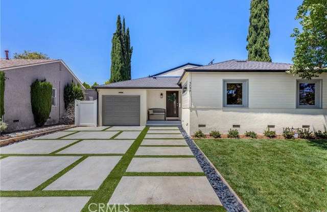 5759 Jamieson Avenue Gallery 2