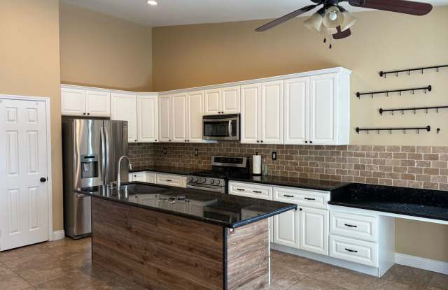 Desirable Murrieta 4 bedroom 2 bath 1 story home. Gallery 4