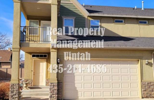 Beautiful 3 bed 2.5 bath Split Mountain Condo. RENT AND SECURITY DEPOSIT HAS BEEN REDUCED!! photos photos
