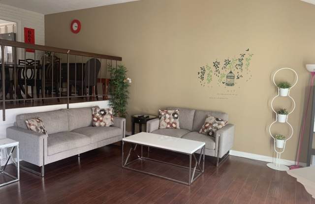 586 W. Huntington Dr, #E Gallery 2