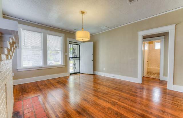 Beautifully Renovated 3BR/2BA with Open Floor Plan, Granite Counters & Central HVAC! Gallery 4