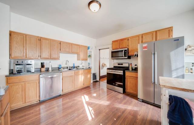 4 or 5 Bedroom Right off of High St - OSU Campus photos photos