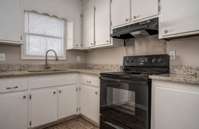 324 Lexington Street - 3 photos photos