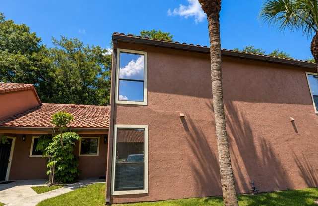Beautifully Renovated 2BR/2BA Winter Park Townhome – Private Primary Suite & Resort-Style Amenities! Gallery 1