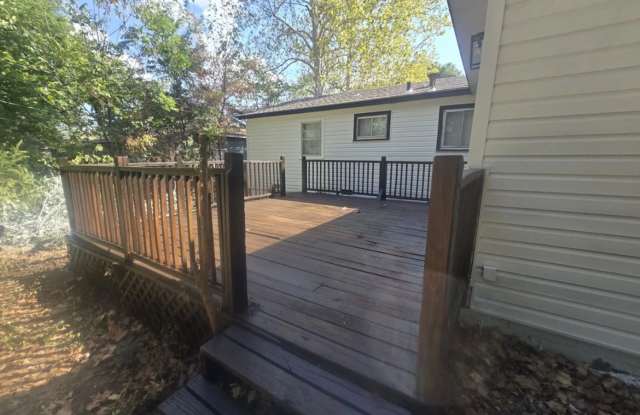 Section 8 Vouchers Friendly Spacious 5-Bedroom Home with Updated Kitchen & Large Deck – Gallery 3