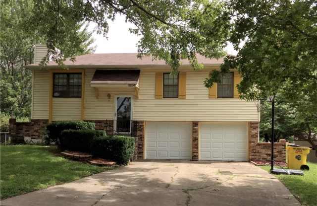 1604 Northwest Amesbury Court - 1604 Northwest Amesbury Court, Blue Springs, MO 64015