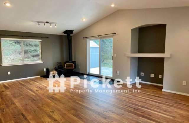 11617 Northwest Holly Road Gallery 3