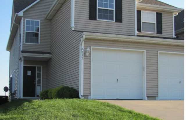 2019 Hickoryleaf Ln - 2019 Hickoryleaf Lane, Raymore, MO 64083